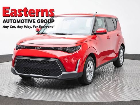 Used 2025 Kia Soul LX w/ LX Technology Package FWD image 1