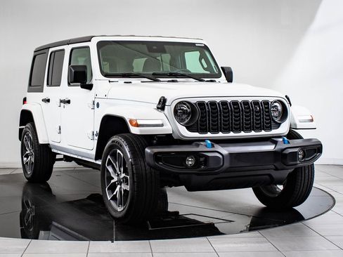 Used 2024 Jeep Wrangler Unlimited image 12