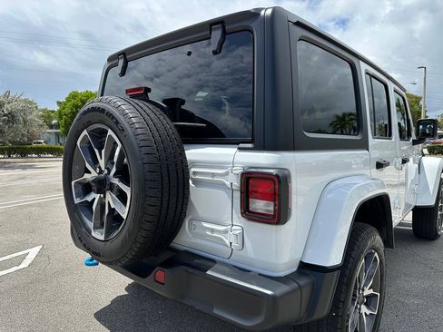 Used 2024 Jeep Wrangler Unlimited AWD/4WD image 37