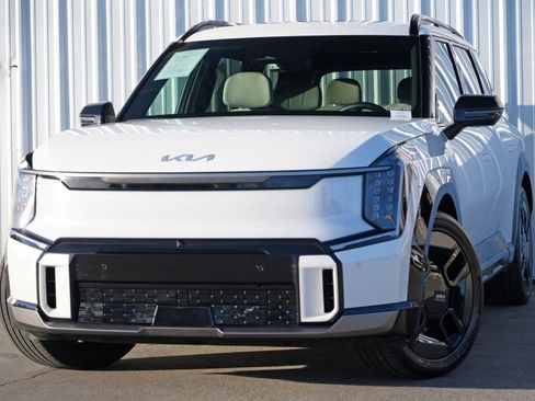 Used 2024 Kia EV9 GT-Line image 3