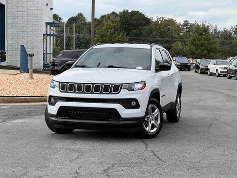 Used 2023 Jeep Compass Latitude AWD/4WD image 1