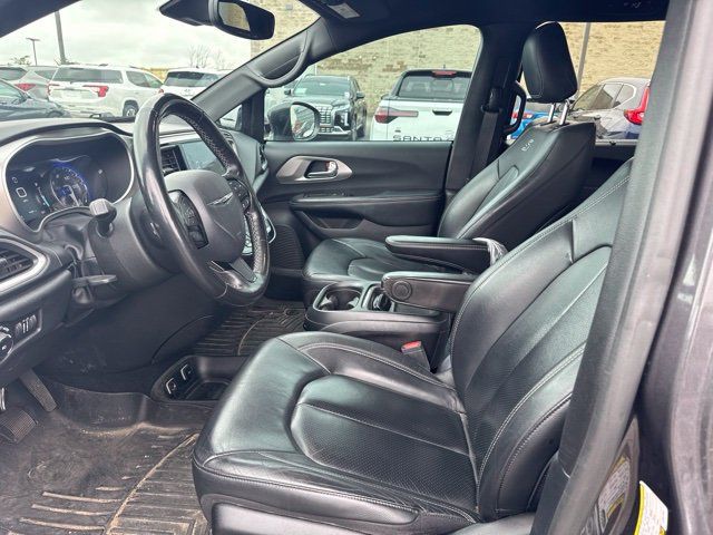 Used 2020 Chrysler Pacifica Touring-L w/ Advanced Safetytec Group AWD/4WD image 9