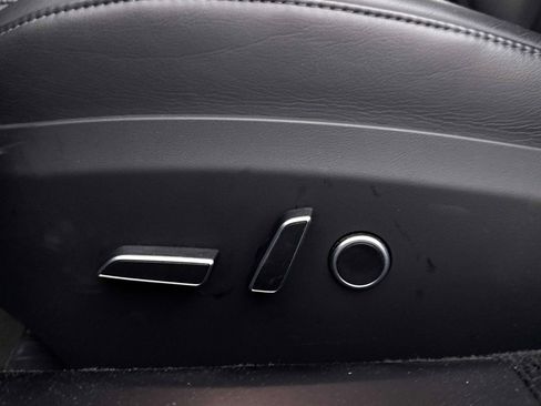 Used 2022 Tesla Model S image 28