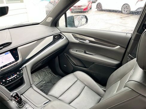 Used 2024 Cadillac XT6 Sport w/ LPO, ONYX Package image 25