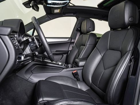Certified 2026 Porsche Macan AWD/4WD image 5