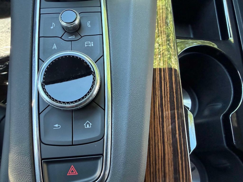 Certified 2024 Cadillac Escalade Luxury AWD/4WD image 24