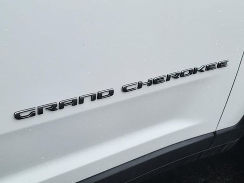 Used 2023 Jeep Grand Cherokee Limited image 33