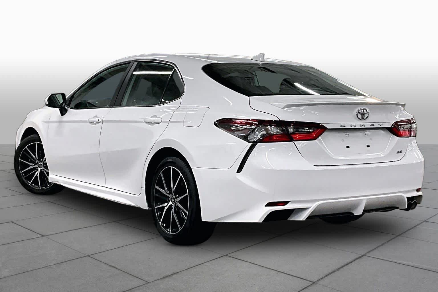 Used 2024 Toyota Camry SE FWD image 11
