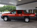 Used 2003 Chevrolet Avalanche 4x4 w/ Suspension Package, Off-Road image 2