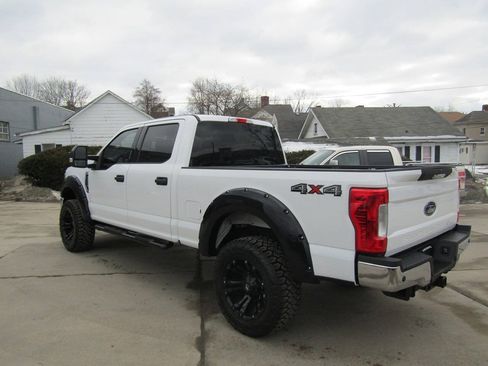 Used 2019 Ford F250 XLT w/ Snow Plow Prep Package AWD/4WD image 3