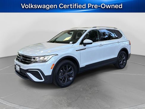 Used 2023 Volkswagen Tiguan SE w/ Panoramic Sunroof Package FWD image 1