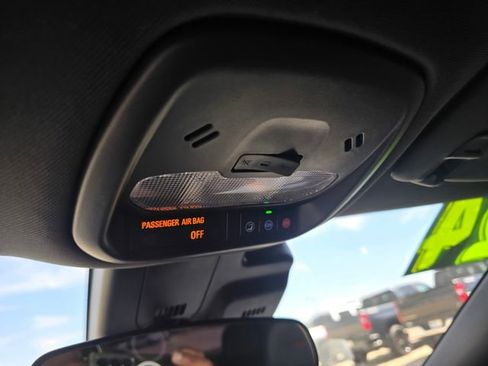Used 2024 Chevrolet Trax RS FWD image 35
