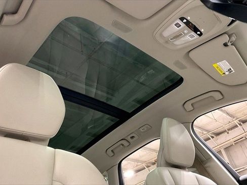 Certified 2022 Volvo XC60 B5 Momentum w/ Climate Package image 23