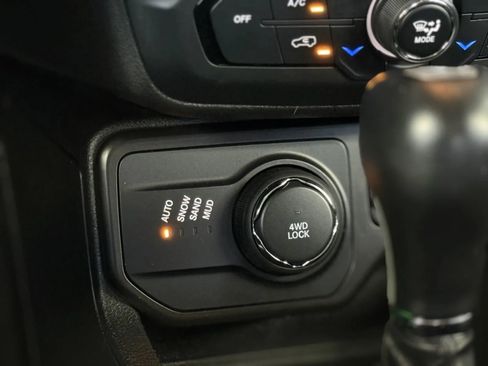 Used 2019 Jeep Renegade Limited w/ Safety and Security Group image 33