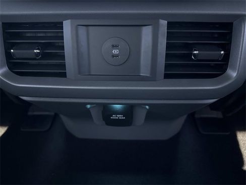 Used 2025 Ford F150 Lariat w/ Equipment Group 501A Mid image 17