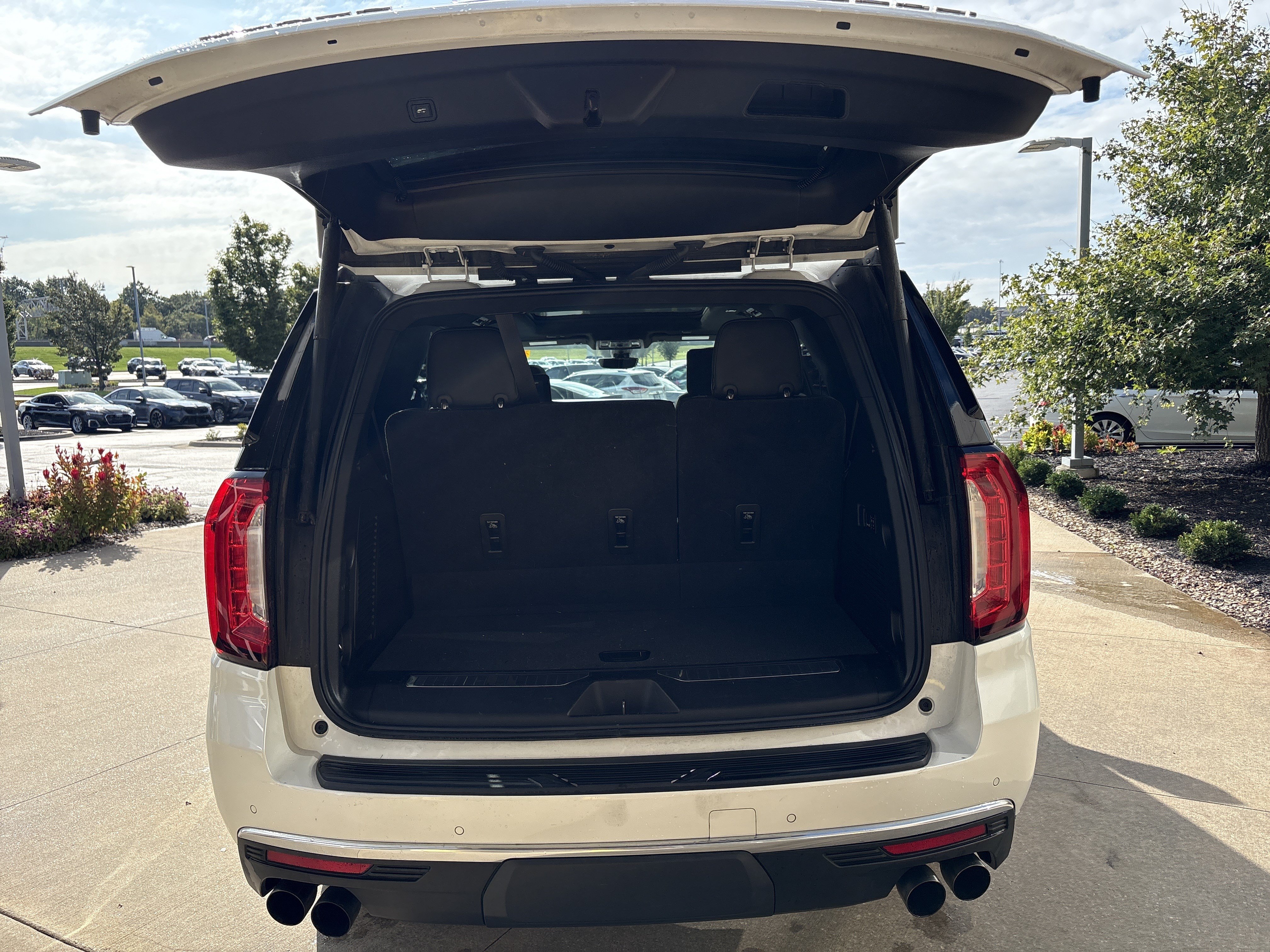 Used 2021 GMC Yukon Denali w/ Denali Ultimate Package AWD/4WD image 25