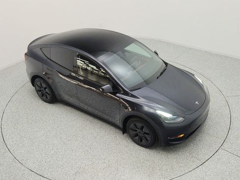 Used 2024 Tesla Model Y Long Range AWD/4WD image 24