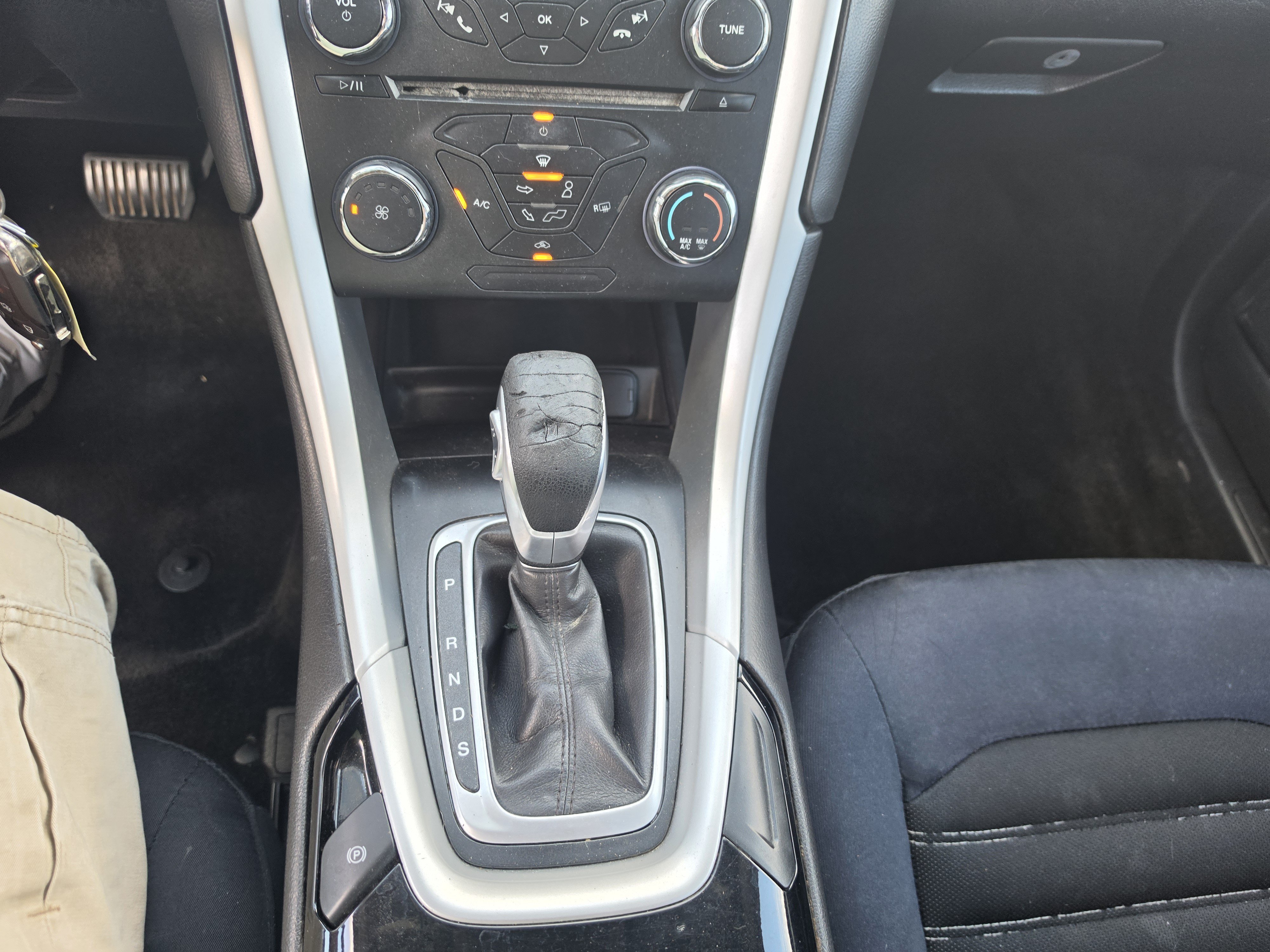 Used 2015 Ford Fusion SE FWD image 17