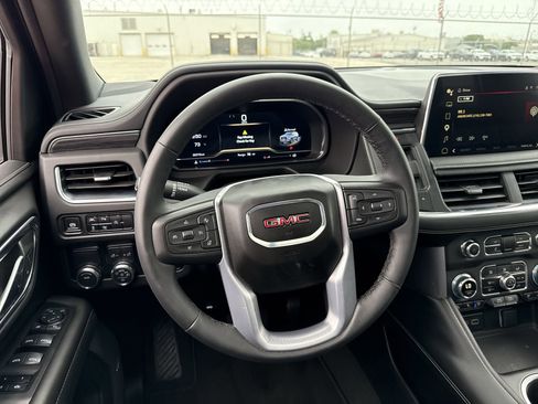 Used 2024 GMC Yukon XL SLT w/ SLT Luxury Package RWD image 11