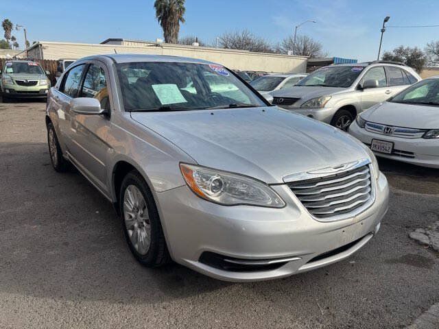 Used 2012 Chrysler 200 LX FWD image 3