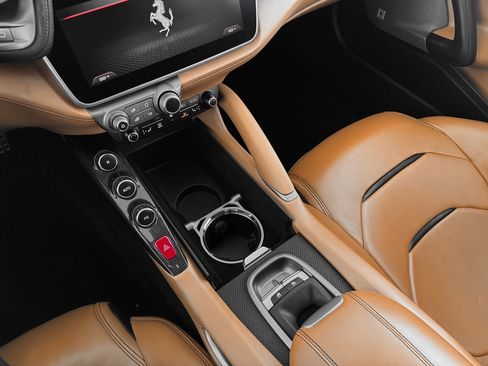 Used 2018 Ferrari GTC4Lusso T image 22