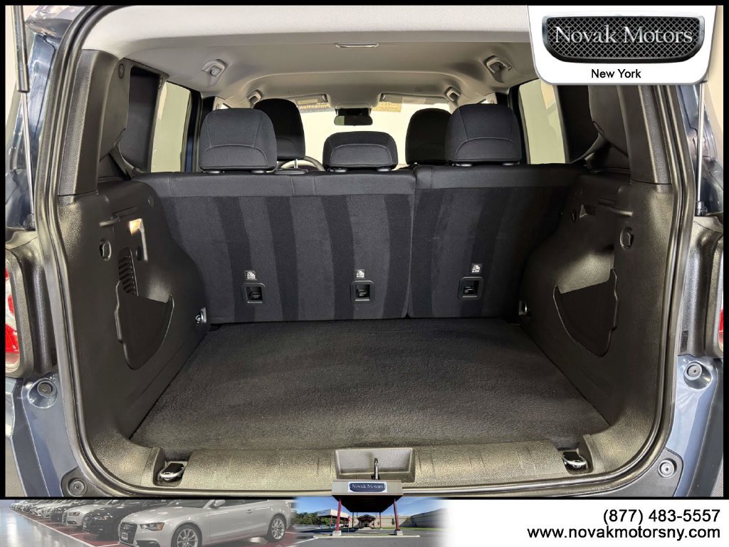 Used 2023 Jeep Renegade Latitude AWD/4WD image 12
