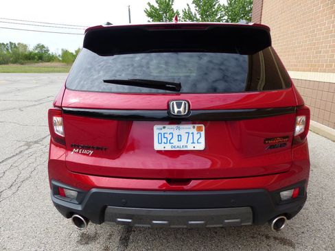 Used 2025 Honda Passport TrailSport image 8