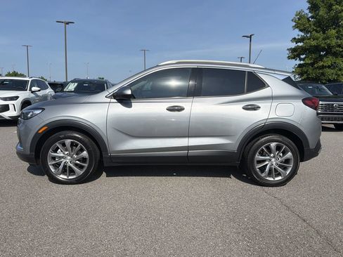 Used 2023 Buick Encore GX Essence w/ Experience Buick Package FWD image 2