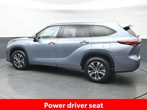 Certified 2022 Toyota Highlander XLE image 4