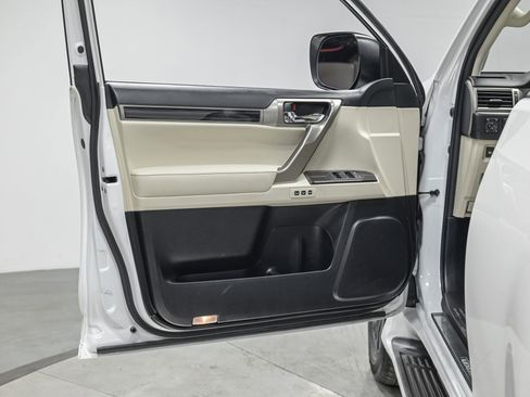 Used 2021 Lexus GX 460 Luxury w/ Sport Design Package AWD/4WD image 12