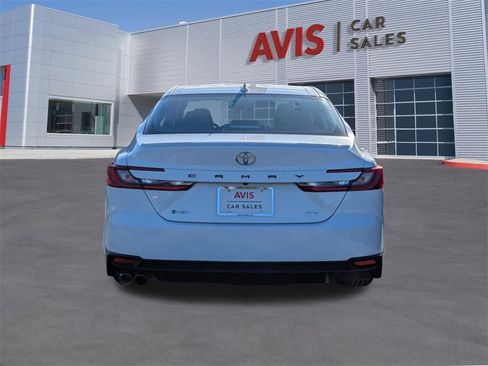 Used 2025 Toyota Camry SE image 5