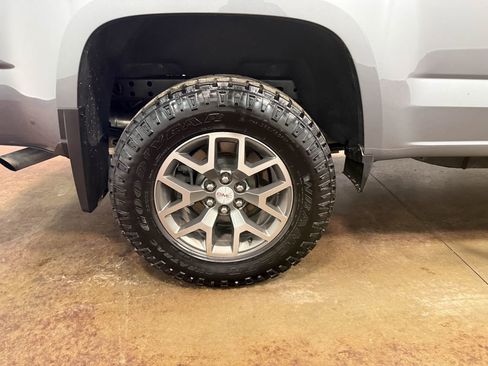 Used 2022 GMC Canyon AT4 image 91