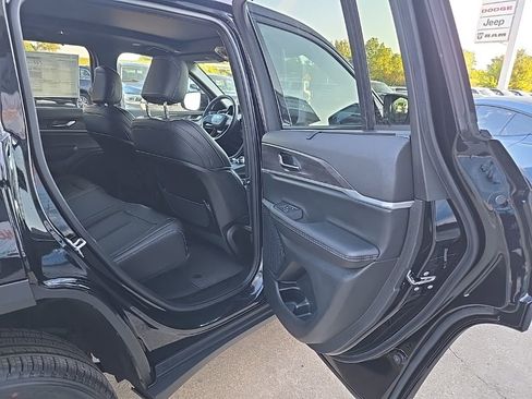 New 2025 Jeep Grand Cherokee Limited w/ Luxury Tech Group II image 85