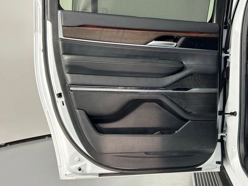 Used 2024 Jeep Grand Wagoneer L 4WD image 18