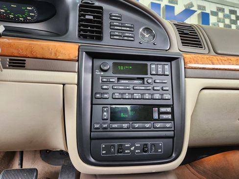 Used 2002 Lincoln Continental image 8