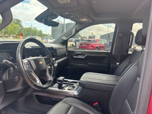 Used 2024 Chevrolet Silverado 1500 LTZ w/ LTZ Premium Package AWD/4WD image 9
