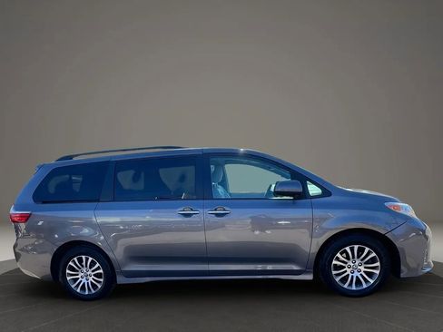 Used 2019 Toyota Sienna XLE FWD image 4