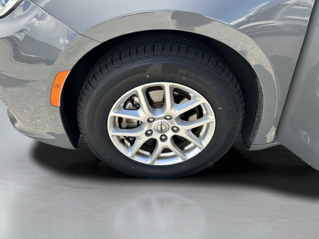 Used 2021 Chrysler Pacifica Touring-L FWD image 36