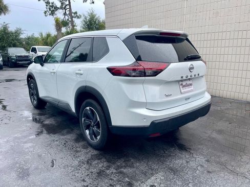 Used 2025 Nissan Rogue SV FWD image 3