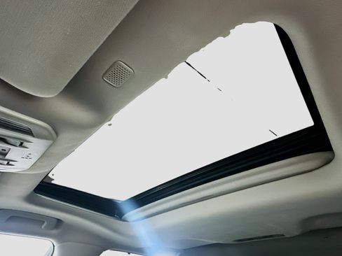 Used 2020 Toyota Highlander XLE FWD image 26