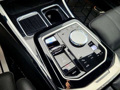 Used 2024 BMW i7 xDrive60 w/ Executive Package image 16