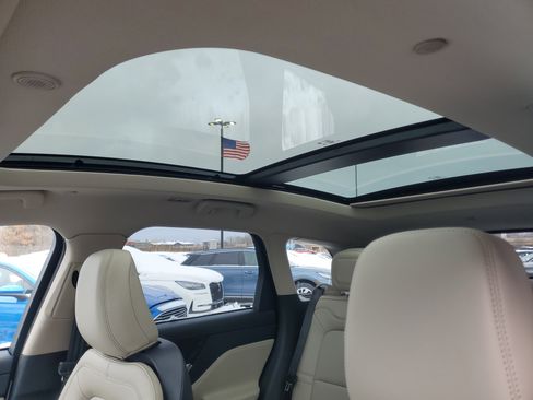 New 2026 Lincoln Corsair Premiere image 11