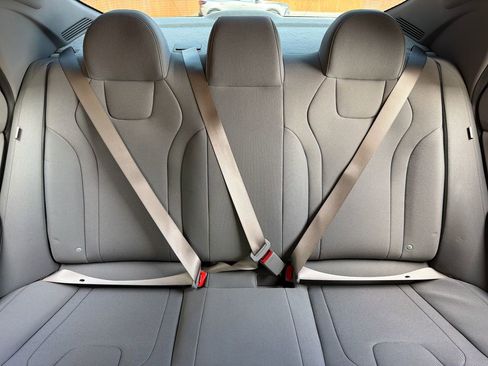 Used 2025 Hyundai Elantra SE image 27