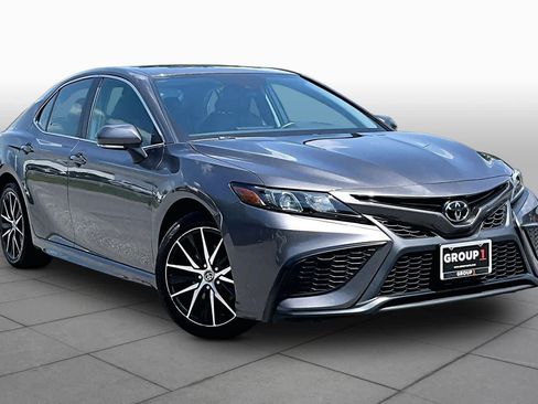 Used 2023 Toyota Camry SE FWD image 3