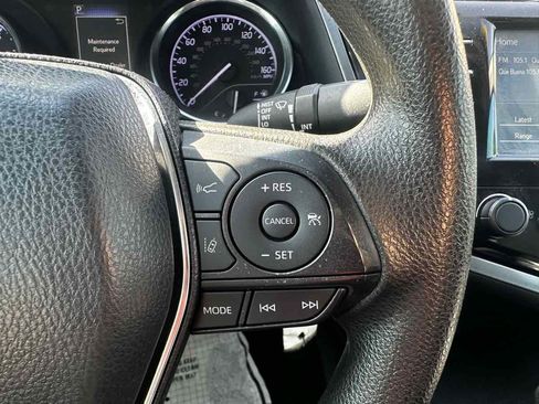 Used 2018 Toyota Camry LE image 25