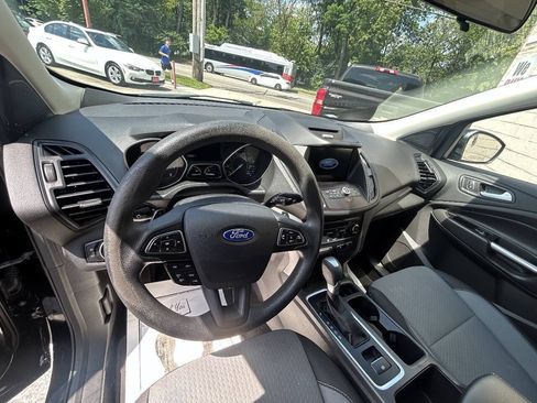 Used 2017 Ford Escape SE w/ Equipment Group 201A FWD image 5