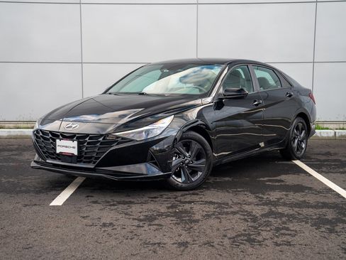 Used 2021 Hyundai Elantra SEL w/ Convenience Package image 1