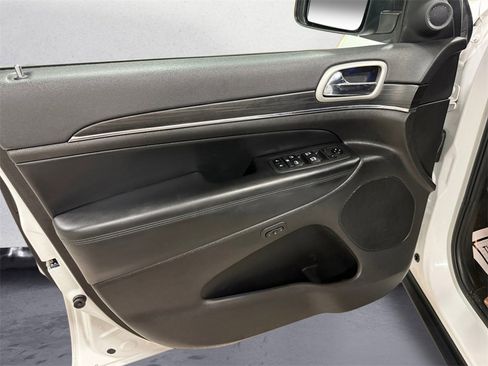 Used 2021 Jeep Grand Cherokee Limited image 17