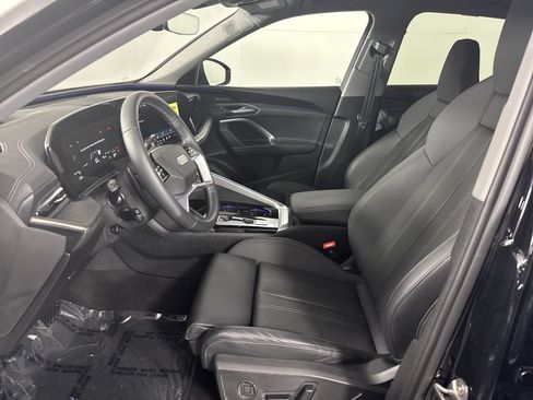 Used 2025 Audi Q5 Premium Plus w/ Premium Plus AWD/4WD image 2
