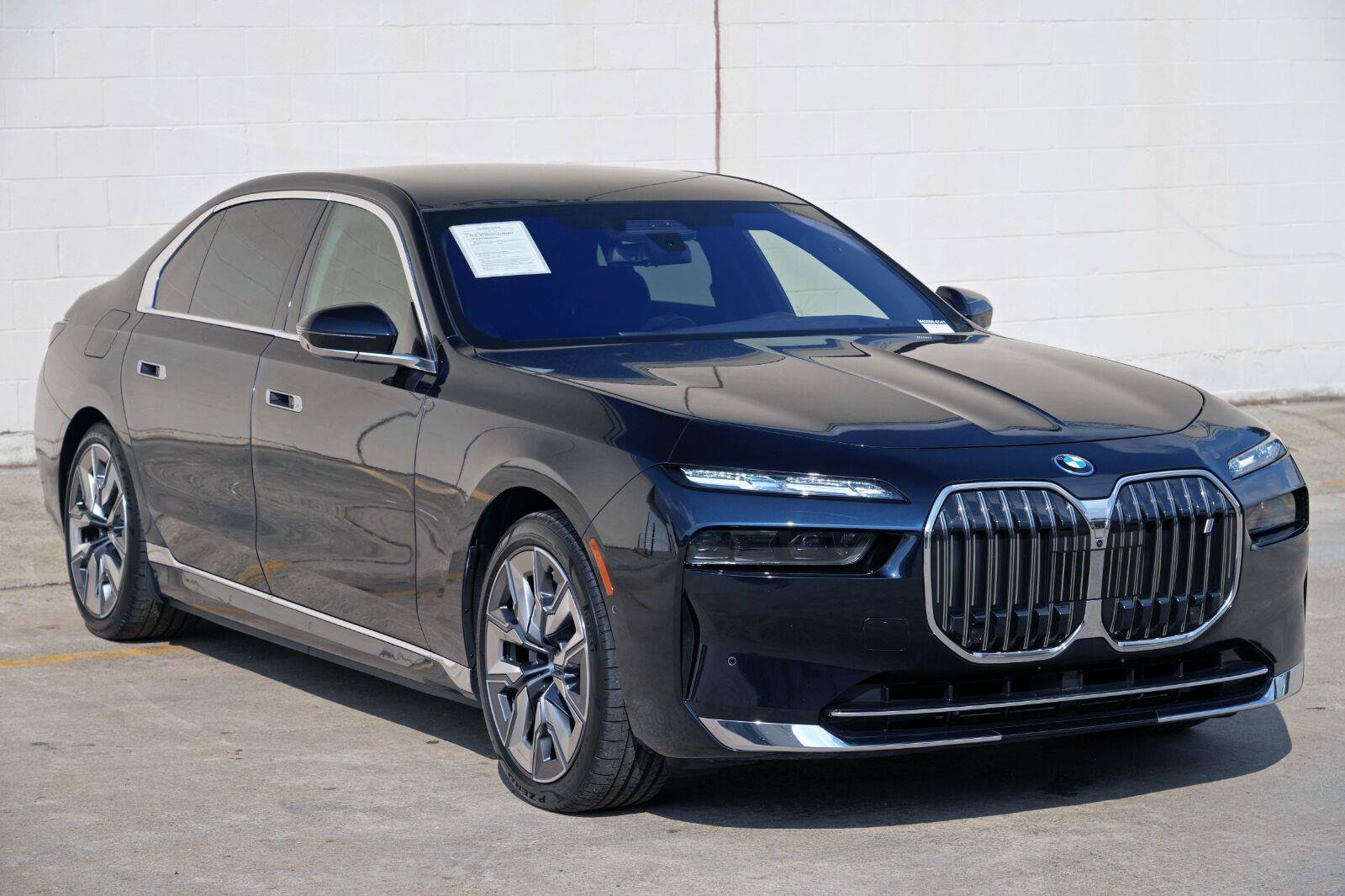 Used 2023 BMW i7 xDrive60 w/ Executive Package 2 AWD/4WD image 65